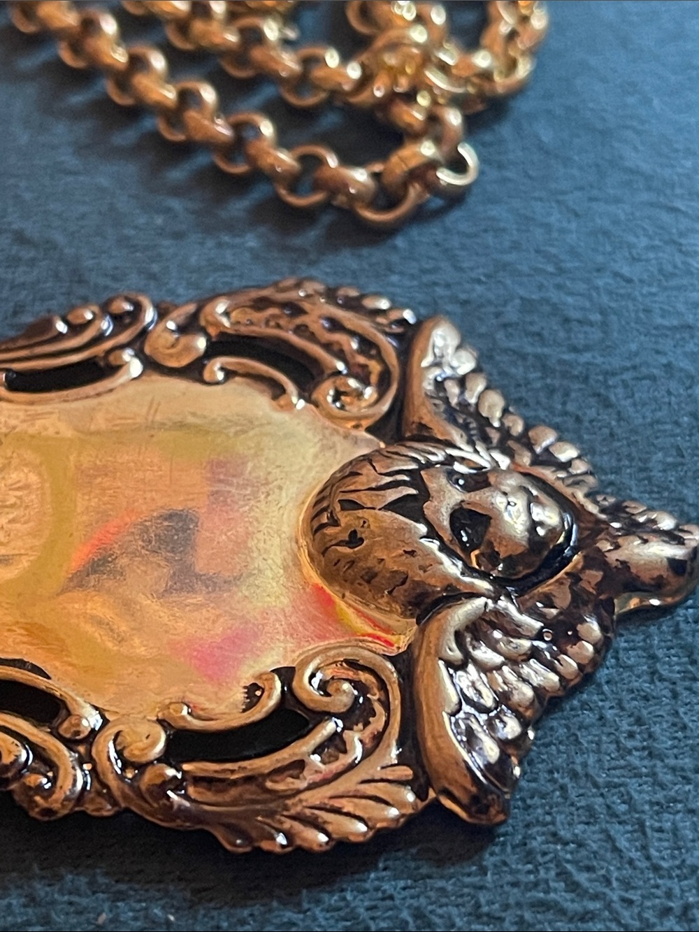 Vintage Art Nouveau Antiqued Brass Cherub Shield Pendant Necklace - Picture 6 of 9